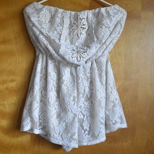 Trixxi Medium Sleeveless and sheer top.